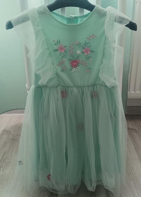 Šaty s kvietkami, 122