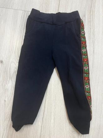 Tmavomodré tepláky, 92