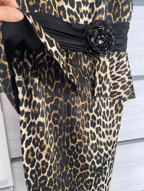 Spoločenské šaty, m