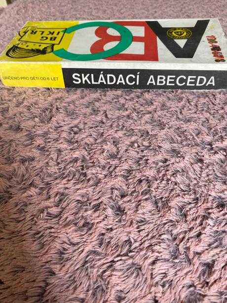Stará retro skladacia hra skladacia abeceda abc, 