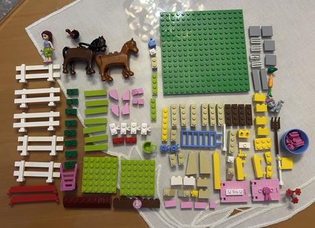 Lego friends 3189 stajne v heartlake, 