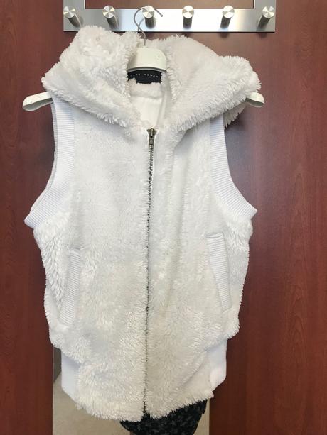 Vesta na zips biela s kapučnou, gate,s