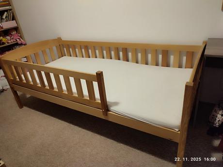 Drevená posteľ 200x 90 zo zabranou bez matraca, šírka (cm): 90,dĺžka (cm): 200