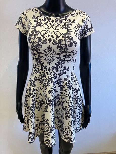 Dámske elegantné šaty vzorované (m), m