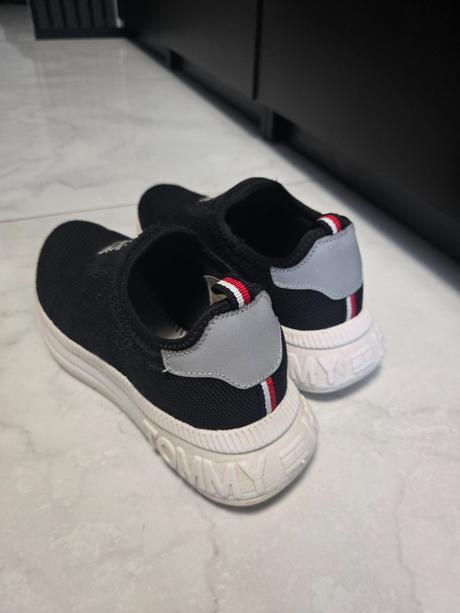 Th tenisky, tommy hilfiger,32