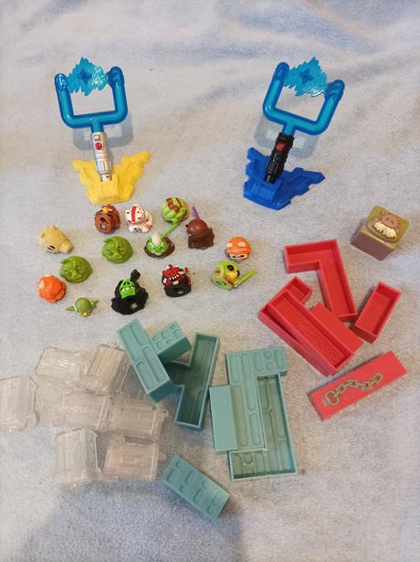 Angry birds odpaľovacie rampy, auto, vták, 