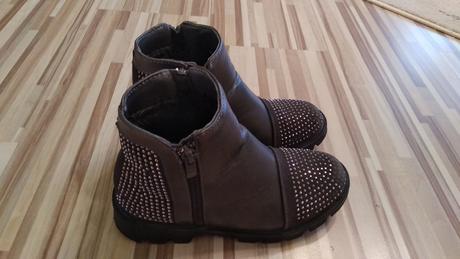 Členkové čižmy, 32