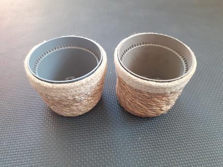 Pletené menšie kvetináče z morskej trávy, 