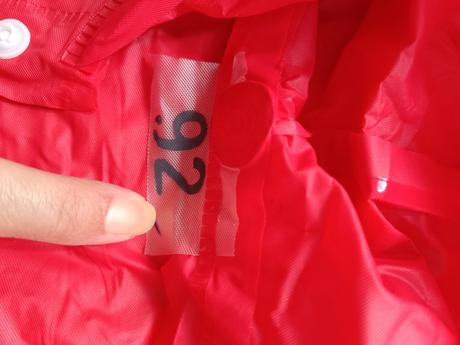 Červeny pršiplášť, 92