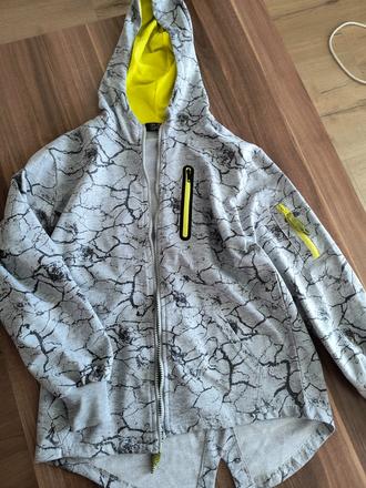 Krásna mikinka, 164