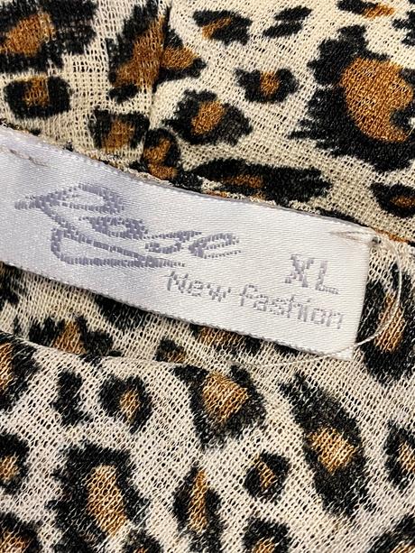 Dámska blúzka s leopardím vzorom a fodričkami, s