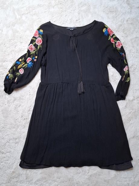 Šaty s vysivanim, gate,m