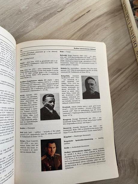 Veľká stará retro encyklopédia astronómie 1987,
