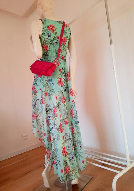 Asymetrické rozviate šaty, xs