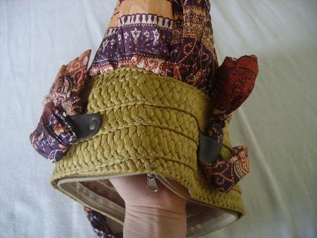 Hnedá kabelka s orientálnym vzorom a prútenou časť, 