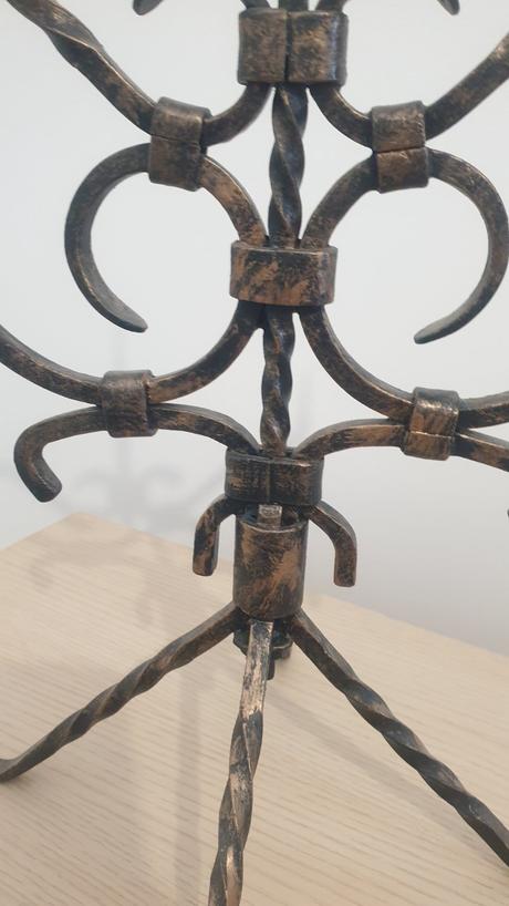 Svietnik patinovaný, 