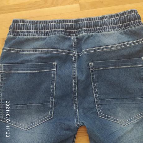 Zanovné rifle po kolená v 140/146 z rakúska, pohyb, takko,146