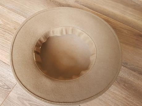 Klobuk tmavobezovy, 54