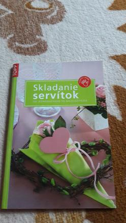 Skladanie servitok,