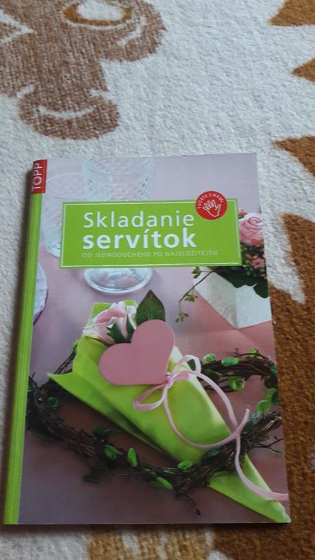 Skladanie servitok,