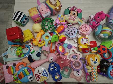 Balík hračiek od narodenia,