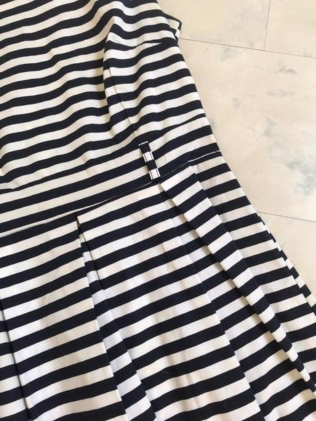 Námornícke šaty, m