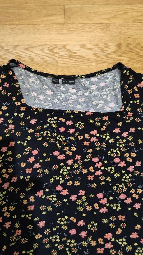 Kvetované tričko, bonprix,38