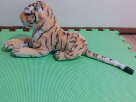 Plyšový tiger sediaci, 