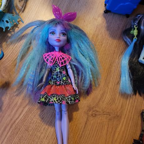 Predam monster high babiky,