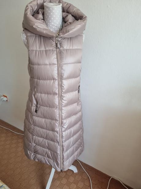 Krémová dlhá prešívaná vesta s kapucňou m, m