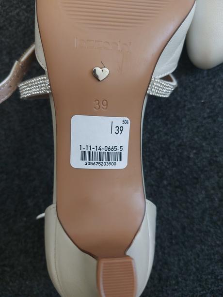 Slávnostné lodičky, 39