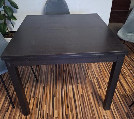 Jedalensky rozkladaci stol, 