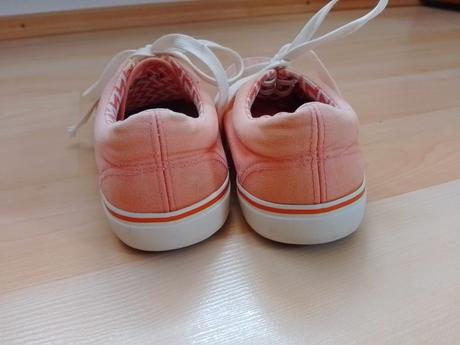 Ružové tenisky, 36