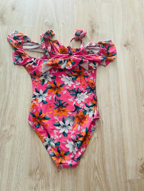 Nádherné jednodielne plavky s volánom reserved, reserved,134