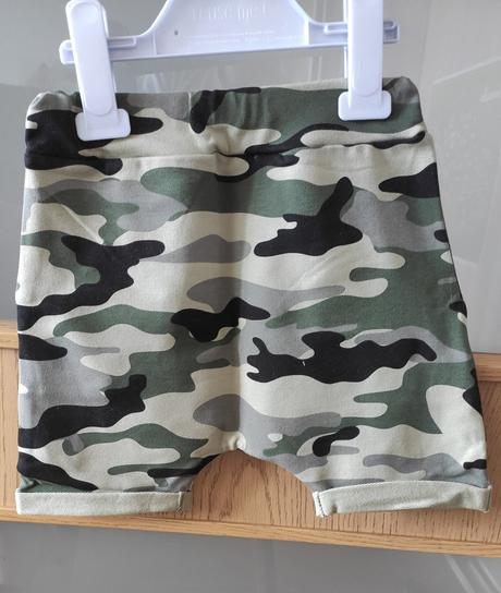 Pudlové kraťasky, 104