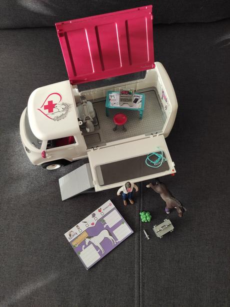 Schleich - mobilna ambulancia, 