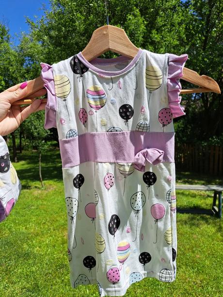 Šaty a set čeleniek, 98