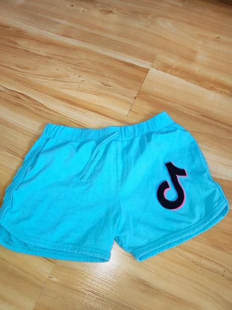 Dievčenské kraťasy, 146