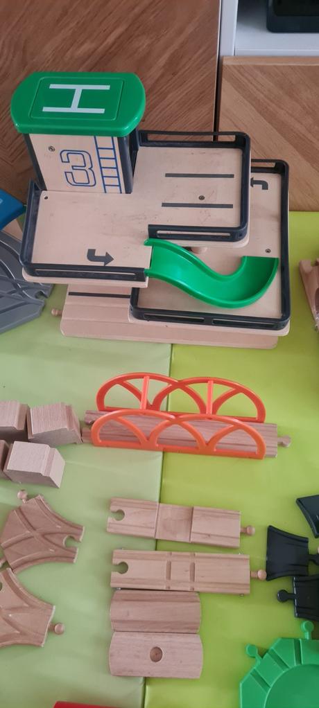 Ikea drevené koľajnice a príslušenstvo,