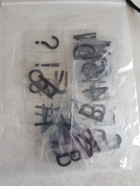 Ramik na fotku so svietiqcou tabulkou,