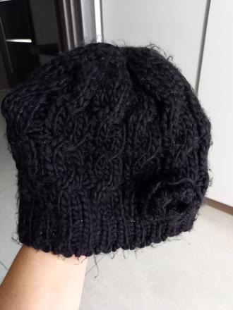 Čiapka s ružičkou, l