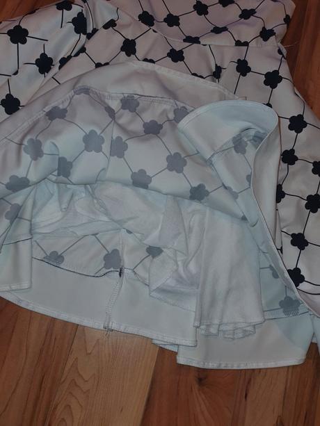 Nádherné šaty 146, 146