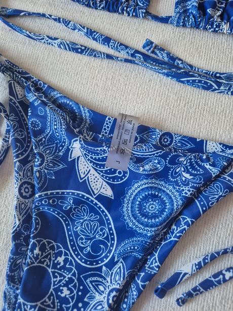 Modré bikiny, l