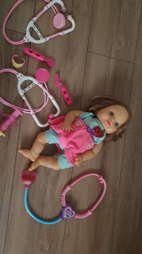 Interaktívna bábika lekarka,