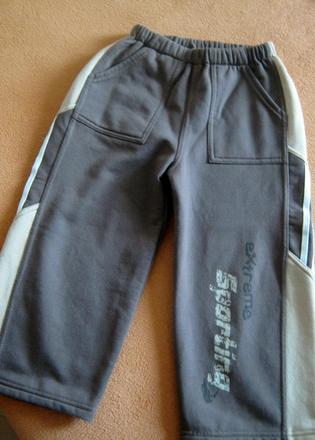 Nenosené teplákové nohavice, 104