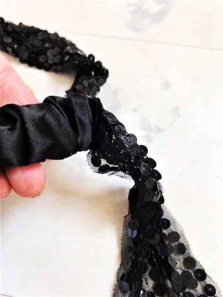 Spoločenská čelenka s flitrami, 