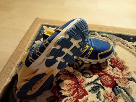 Nové modro-žlté botasky, 35