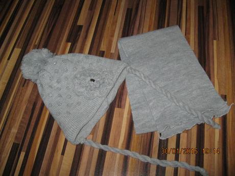 Čiapka so šálom, 98