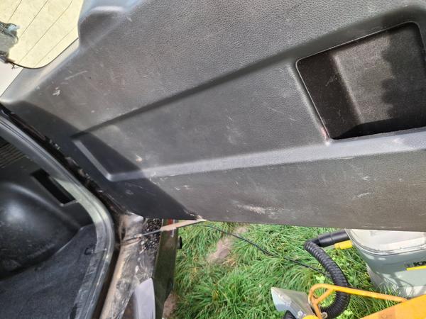 Najlepší čistič na plasty v aute