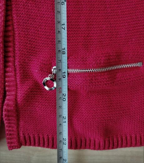 Červený kardigán, m